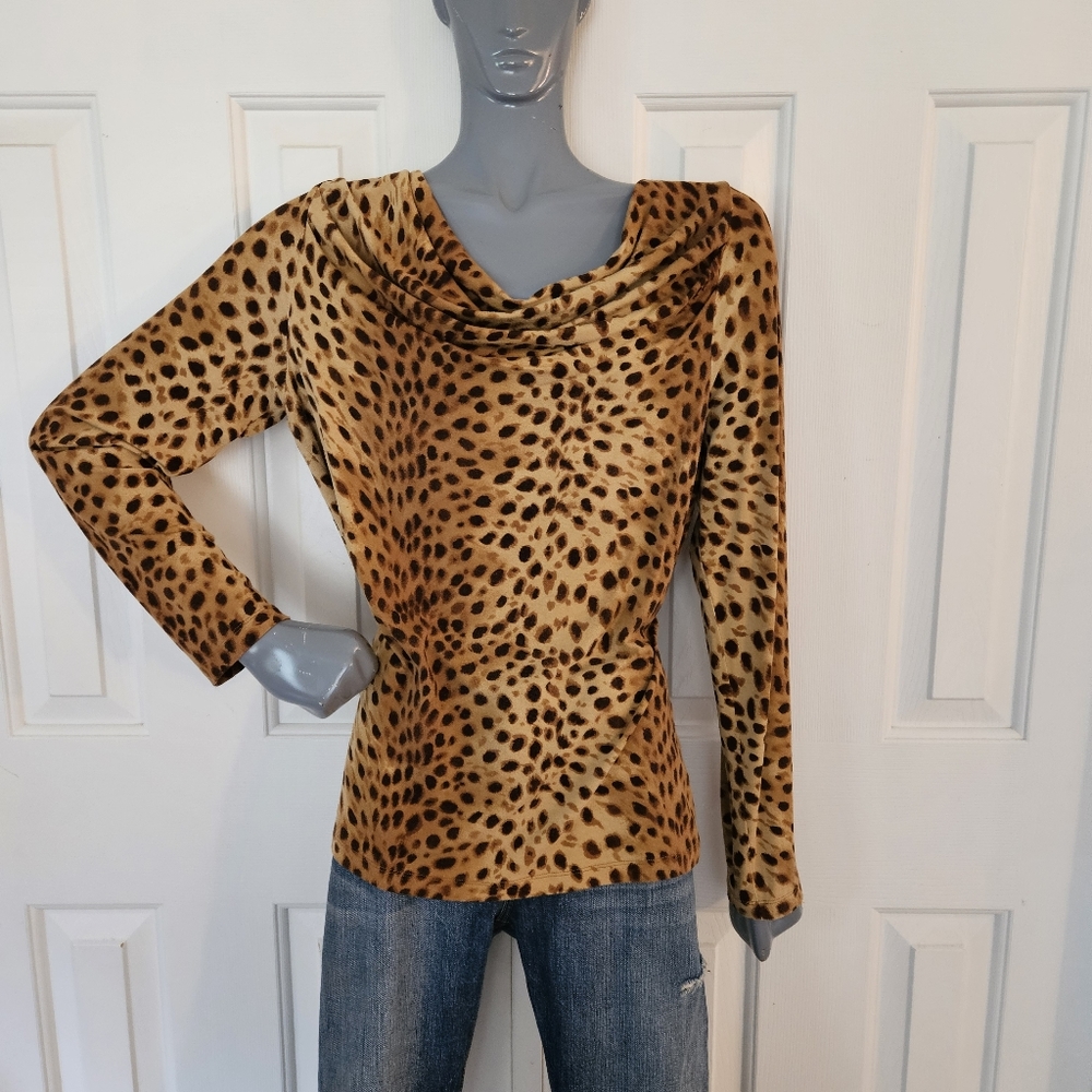 Jones New York Signature stretchy top size medium.